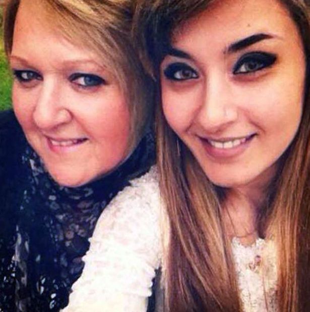 co gai bi phong rop tay nang ne do di ung muc xam henna