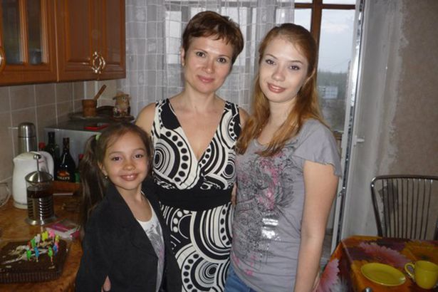 ba me nhan tam sat hai roi nem thi the con gai 12 tuoi tu ban cong