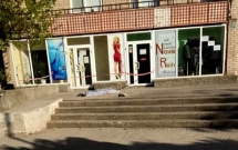 ba me nhan tam sat hai roi nem thi the con gai 12 tuoi tu ban cong