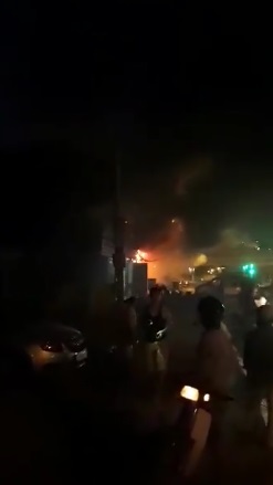 ha noi dang chay lon tai xuong chua dieu hoa tai tam trinh ngon lua boc cao du doi