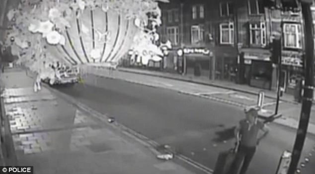 rung minh voi doan video quay canh nghi pham giet nguoi keo va li chua xac ban gai cu di quanh thanh pho