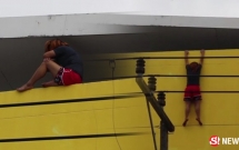 thai lan qua tuyet vong co nang tomboy nhay lau tu tu sau khi bi mot ga dan ong cuong hiep