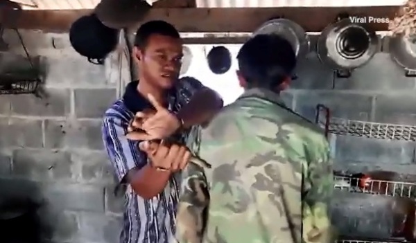 thai lan quen khong cho nuoc mam vao do an cha bi con trai nghich tu cam dao dam chet