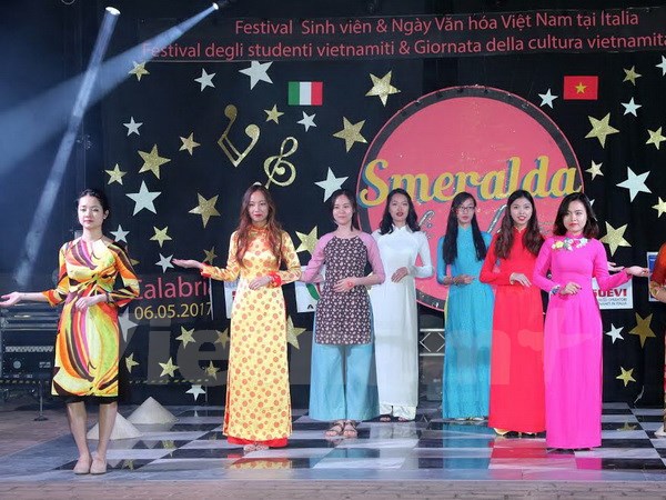 sinh vien viet nam tung bung to chuc festival sinh vien va ngay van hoa viet nam tai italy nam 2017