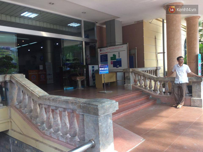 nhan chung ke lai giay phut 20 doi tuong cam dao kiem xong vao khong che bac si truy sat nam benh nhan