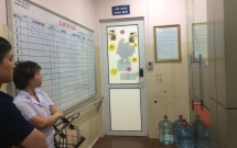 nhan chung ke lai giay phut 20 doi tuong cam dao kiem xong vao khong che bac si truy sat nam benh nhan