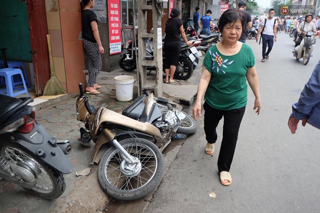 ha noi vang sang lan duong nguoc chieu sau khi dam vao dai phan cach cung nam thanh nien bi xe buyt can tu vong