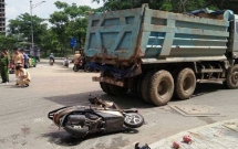 tp hcm nguoi phu nu bi xe ben can tu vong sau khi cho con di hoc