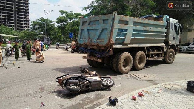 tp hcm nguoi phu nu bi xe ben can tu vong sau khi cho con di hoc