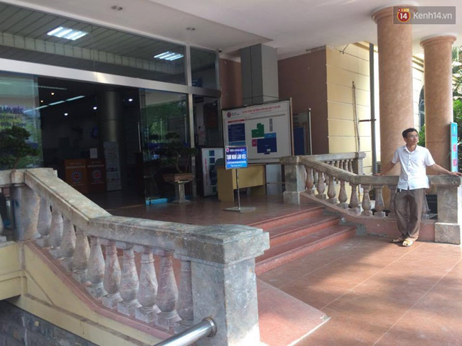 bat 5 doi tuong trong nhom 20 nguoi cam dao kiem khong che bac si truy sat nam benh nhan