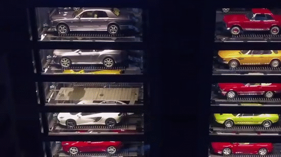 may ban o to tu dong chi can nhet tien vao la nhan ngay sieu xe trong 2 phut