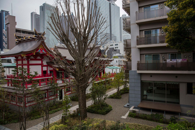 chuyen la o nhat ban khi cac ngoi den cung kinh doanh bat dong san