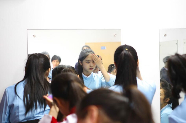 lo dao tao tiep vien hang khong tu nam 16 tuoi den de biet the nao moi la mot nu cuoi chuan muc