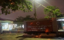 da nang treo len mai ton cang bat che nang mot cong nhan nga xuong san tu vong