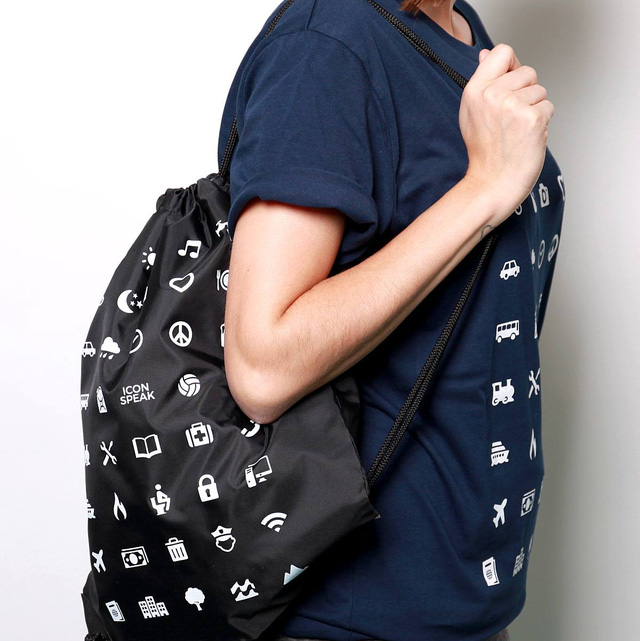 nho di xuyen viet anh chang nguoi thuy si phat minh ra chiec ao thun giup giao tiep voi moi nguoi tren the gioi