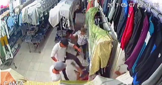 tp hcm nhom con do mang hung khi xong vao cua hang quan ao chem guc mot thanh nien