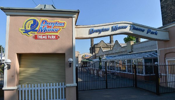 be gai 11 tuoi tu vong sau khi vi hat vang khoi be noi tai cong vien giai tri