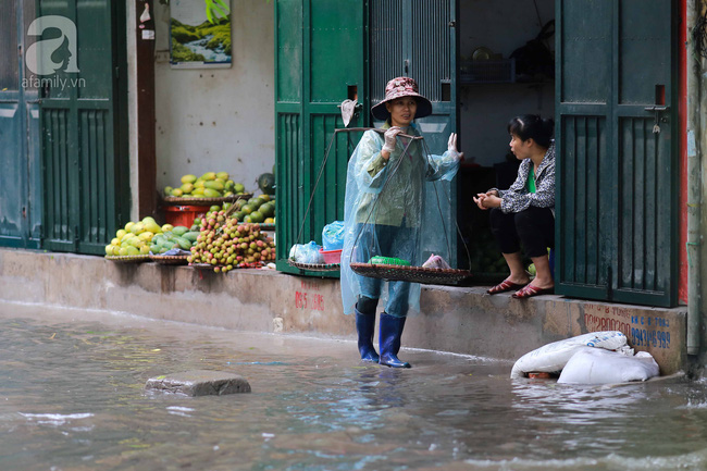 ha noi mot so con duong ngap sau con mua bat thuong keo dai 1 tieng