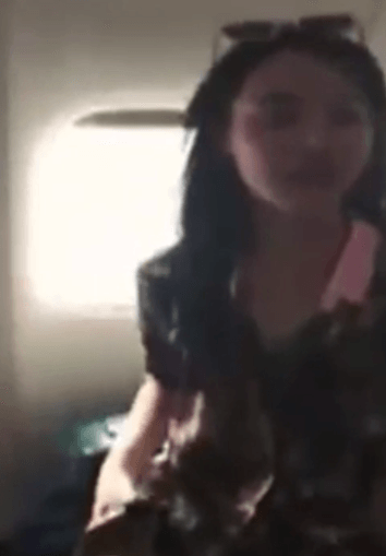 co truong bi dieu tra vi moi nu hanh khach xinh dep vao buong lai suot 2 tieng dong ho