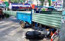 xe ba gac cho ton cua vao nguoi di duong 2 nan nhan nhap vien cap cuu