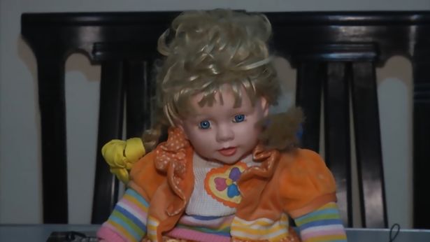 bi an con bup be toc vang tu di chuyen trong nha duoc menh danh la annabelle xu peru