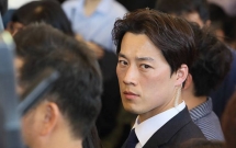 ve si dep trai nhu tai tu cua tan tong thong han quoc khien dan mang dung ngoi khong yen