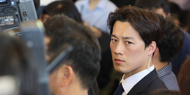 ve si dep trai nhu tai tu cua tan tong thong han quoc khien dan mang dung ngoi khong yen