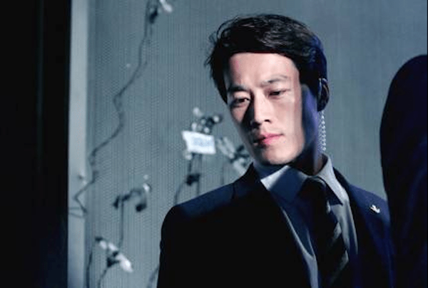 ve si dep trai nhu tai tu cua tan tong thong han quoc khien dan mang dung ngoi khong yen