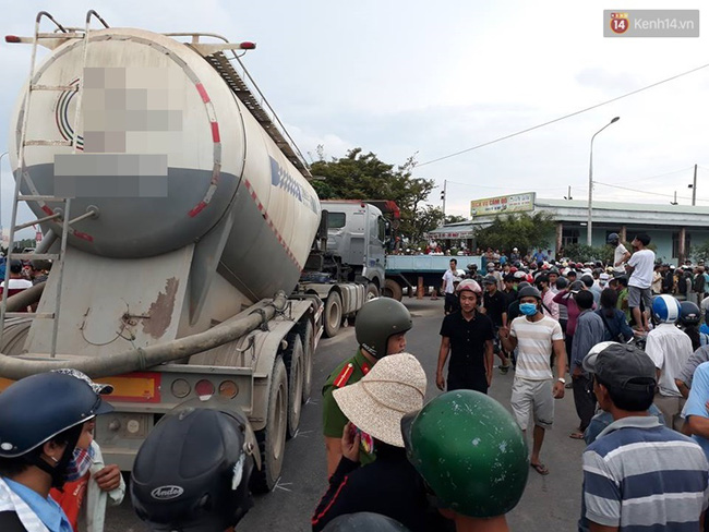 quang nam bi xe bon cuon vao gam em re va chi vo tu vong tai cho
