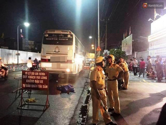 nguoi phu nu bi xe khach mang bien campuchia can tu vong tren pho sai gon