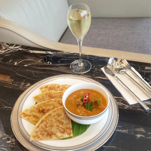 chum anh tan huong dich vu nhu khach san nam sao tren chuyen bay cua hang hang khong singapore airlines