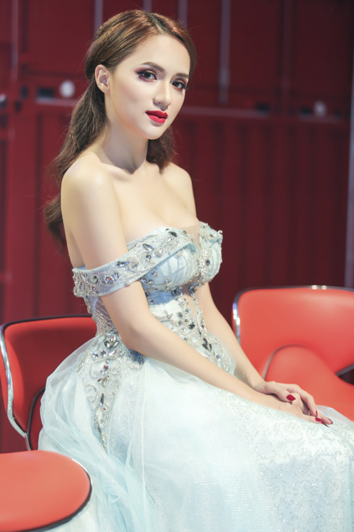 huong giang idol len tieng vu xuc pham nghe si trung dan mot nua su that khong phai su that