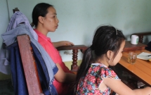 loi ke kinh hoang cua gia dinh co be gai thoat khoi tay nguoi dan ong la mat