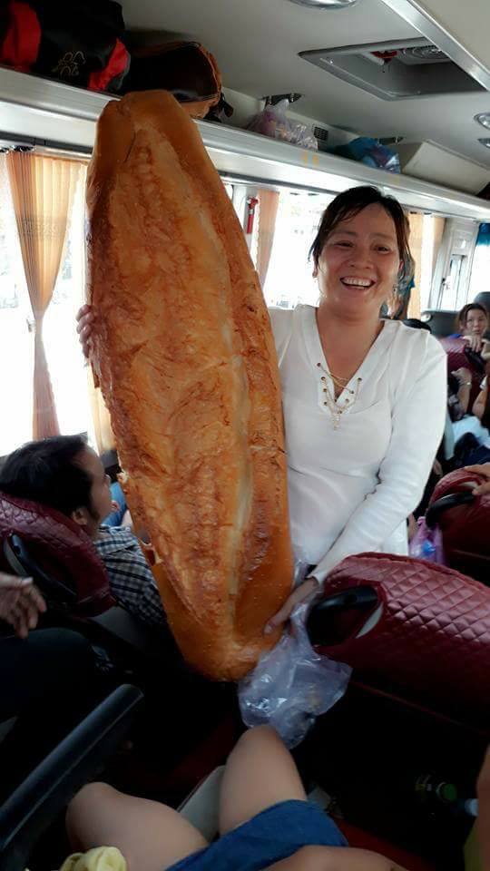 xon xao hinh anh nhung chiec banh mi khong lo thu hut nguoi dan o an giang