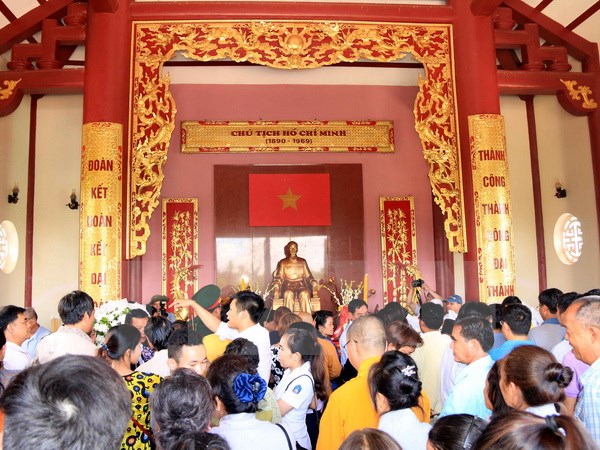cong dong nguoi viet tai lao dang huong ky niem 127 nam ngay sinh chu tich ho chi minh