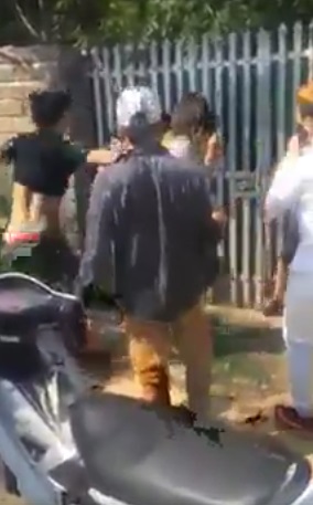 ha noi co gai tre bi nhom nam thanh nien dung gay danh lien tiep vao nguoi