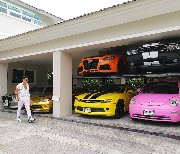 so huu qua nhieu sieu xe dj thai lan nghi ra cach sieu doc nham tiet kiem cho de xe trong nha