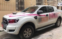 vao facebook chu o to bat ngo phat hien xe minh dang do trong ngo bi ve son hong chi chit