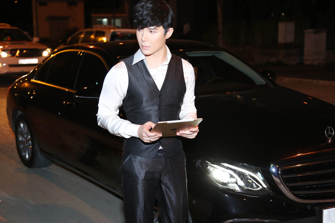 nathan lee mua them o to thu 3 de chay show