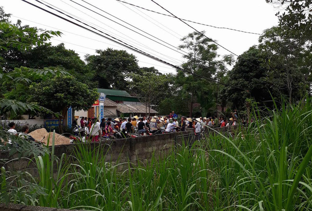 nghe an nghi cho tre an ga bi dich hang tram phu huynh vay truong mam non