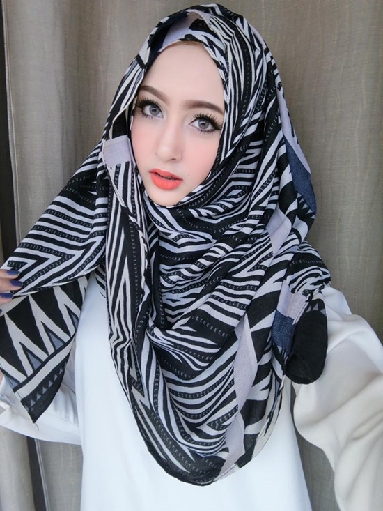 thien than lai xinh dep khien dan tinh nao loan khi bien hinh hoan hao chi sau mot lan trang diem