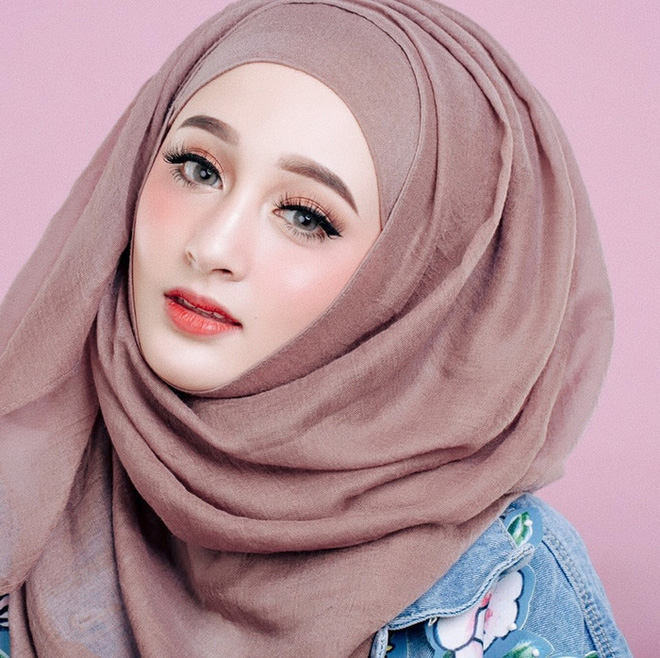 thien than lai xinh dep khien dan tinh nao loan khi bien hinh hoan hao chi sau mot lan trang diem