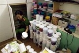 ha noi thu giu gan 1 tan my pham khong ro nguon goc