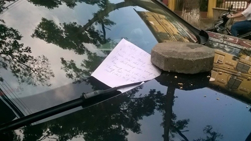 do o to chan loi cua hang bi nhac nho nguoi phu nu con chi mat quat lai duong cua nha may a