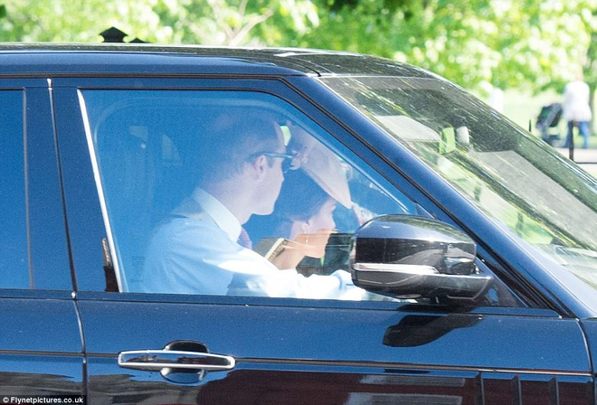 cong nuong kate va hoang tu william lai xe den du dam cuoi bac ty cua em gai