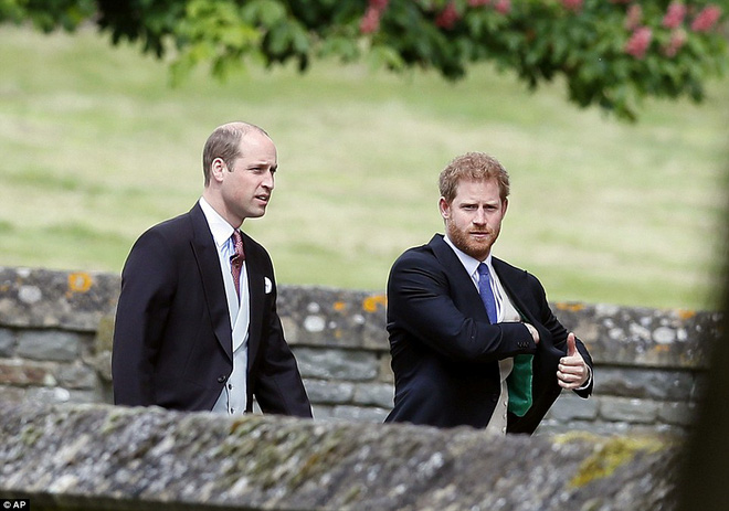 cong nuong kate va hoang tu william lai xe den du dam cuoi bac ty cua em gai