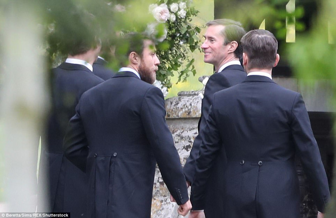 cong nuong kate va hoang tu william lai xe den du dam cuoi bac ty cua em gai