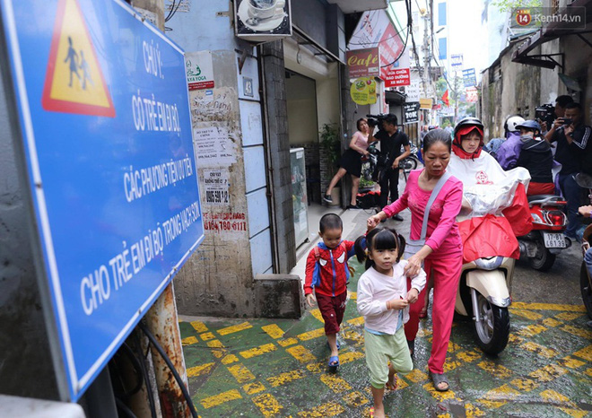 con ngo nho de thuong voi lan duong uu tien cho tre em dau tien o ha noi