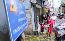 chum anh can canh lan duong uu tien danh rieng cho hoc sinh di hoc o ha noi