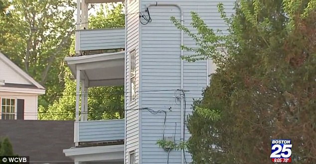 my cau be goi dien cho canh sat to cao cha tang tru ma tuy nguy hiem